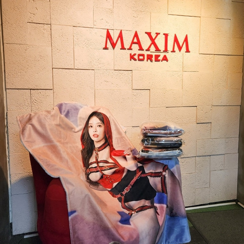2022 Miss Maxim Rolling Blanket