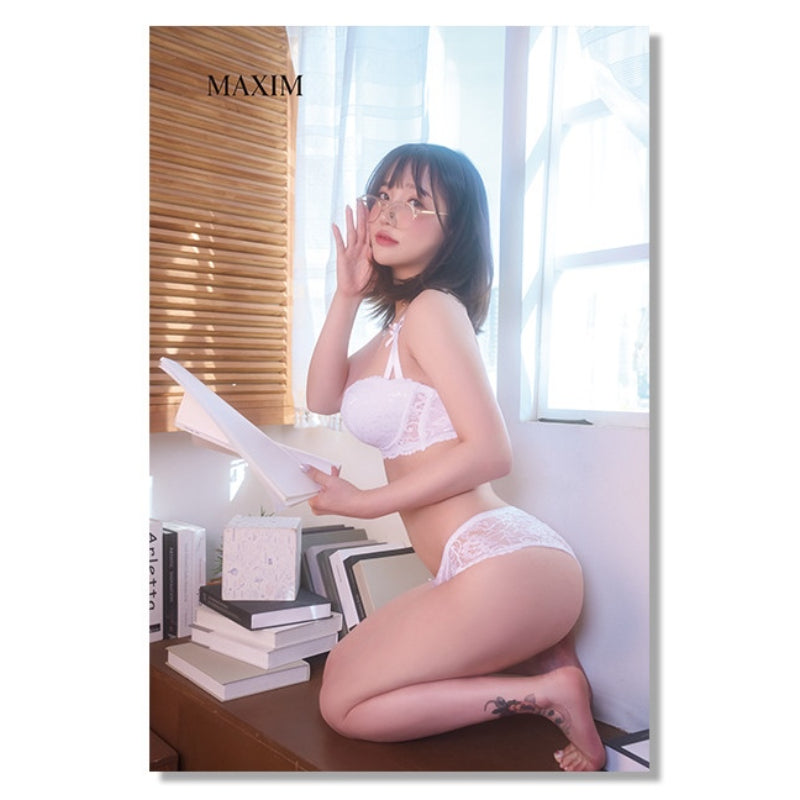 2022 Miss Maxim Rolling Blanket